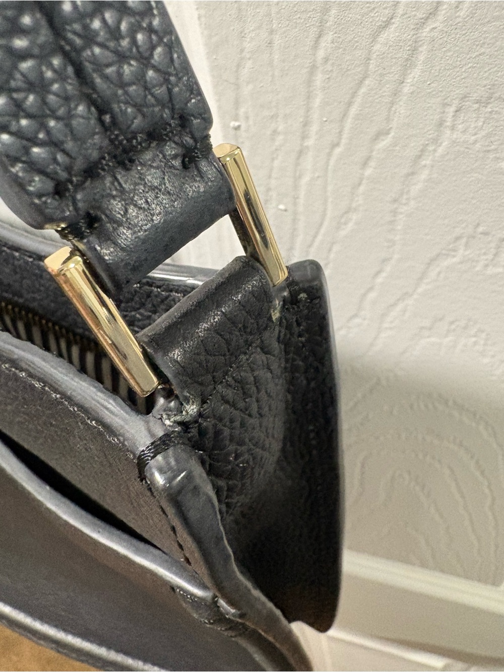 Kate Spade black pebbled leather crossbody with tassel - Picture 3 of 4
